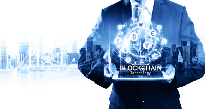 Businessman,Hold,The,Blockchain,Hologram,On,Tablet,,Business,And,Technology, | Trading Online Recensioni